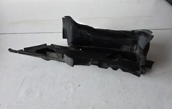 Ford Galaxy Intercooler air channel guide EM2BR020A26AC