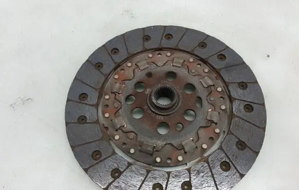 Volkswagen Caddy Clutch pressure plate 323084110