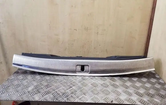 Trunk/boot sill cover protection