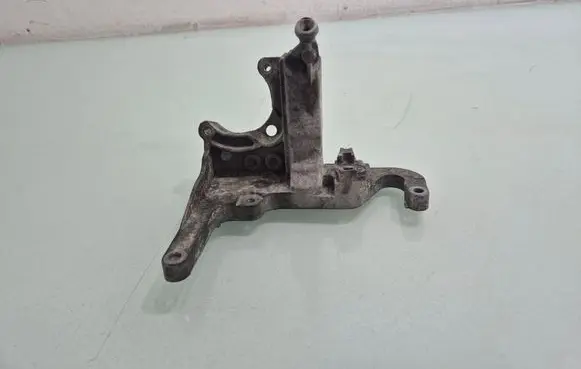 Volvo V40 Engine mounting bracket AV6Q9B470BB