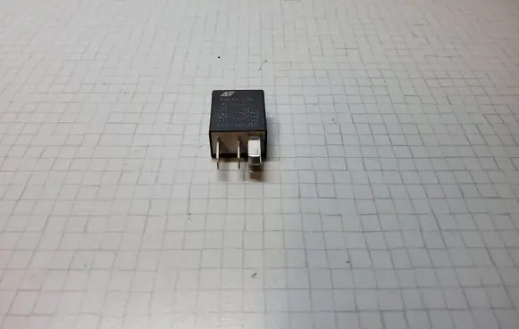Volkswagen PASSAT B6 Other relay 7M0951253A
