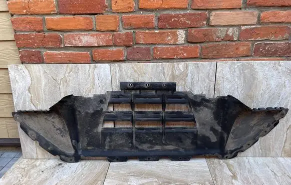 Maserati Levante Engine splash shield/under tray 670032424