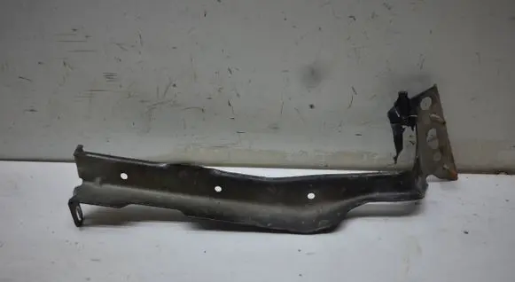Audi A4 S4 B8 8K Fender mounting bracket 8K0821135
