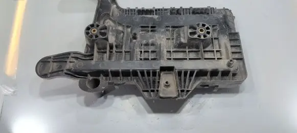Volkswagen PASSAT B7 Battery tray 1K0915333H
