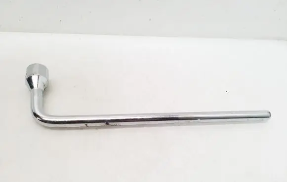 Mercedes-Benz E W212 Wheel nut wrench A2215810001