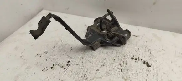 Audi A4 S4 B5 8D Engine bonnet/hood lock/latch loop/hook 8D0823480