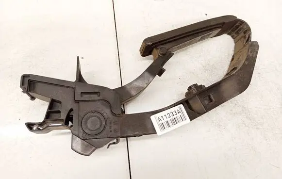 Mercedes-Benz C W203 Accelerator throttle pedal A2113000404