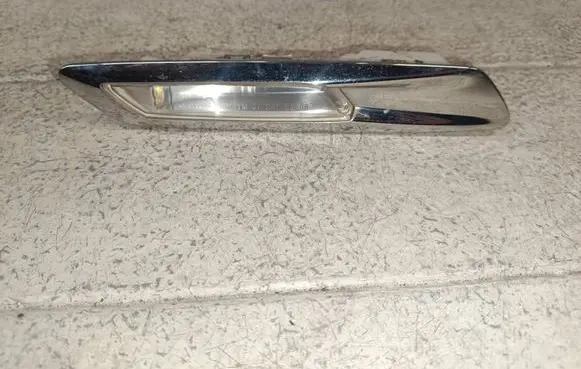 BMW 5 F10 F11 Front fender indicator light 01038701