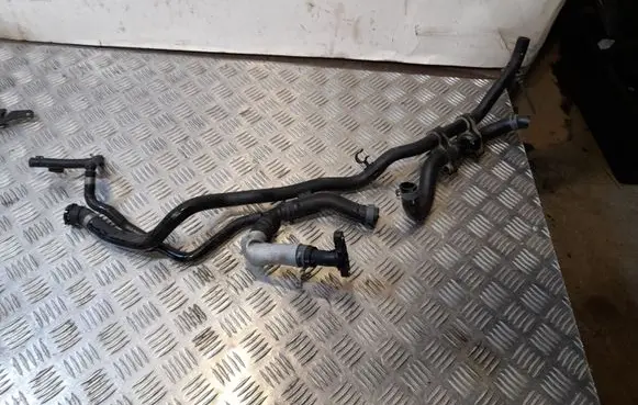 Volkswagen Touareg II Engine coolant pipe/hose 7P0121070AC