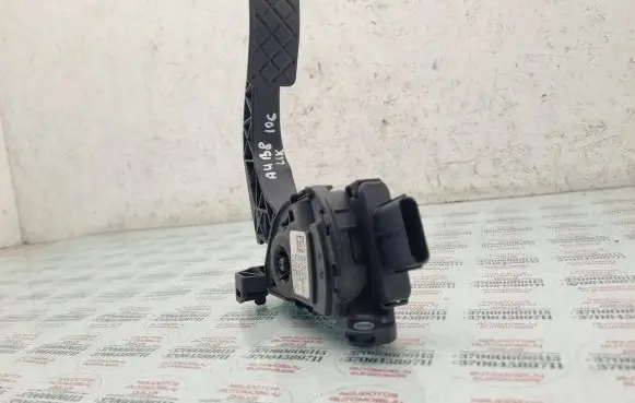 Audi A4 S4 B8 8K Accelerator throttle pedal 8K1721523