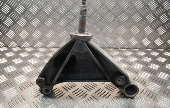 Renault Laguna II Gearbox mounting bracket 8200013682C