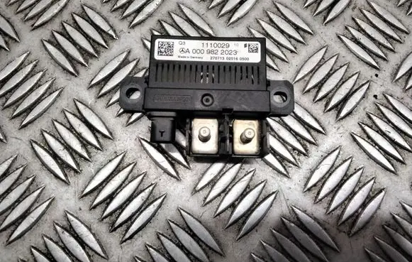 Mercedes-Benz ML W166 Charging relay A0009822023