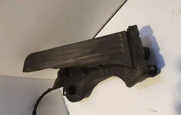 Volkswagen Touran I Accelerator throttle pedal 1T1721503H 6PV00868900