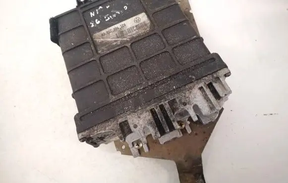 Volkswagen PASSAT B3 Engine control unit/module 0261203560 021906258cn