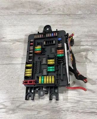 BMW 4 F36 Gran coupe Fuse module 9389070 19561000001 1010415
