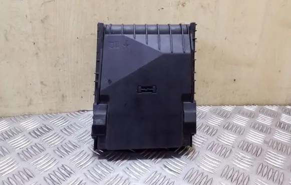 Volkswagen Touran I Fuse box cover 1K0937132F