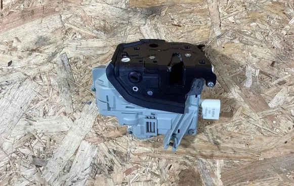 Porsche Cayenne (9Y0 9Y3) Tailgate window lock/catch/latch 8K0839016