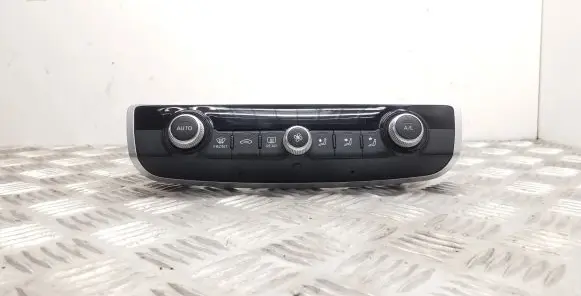 Audi A3 S3 8V Climate control unit 8V0820043