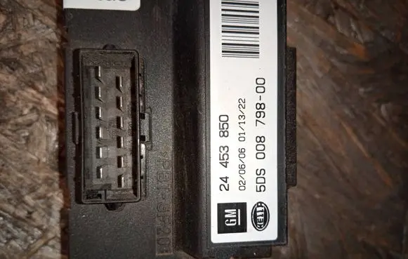 Opel Astra H Tow bar relay 24453850 5DS00879800