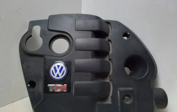 Volkswagen PASSAT B5.5 Engine cover (trim) 038109925