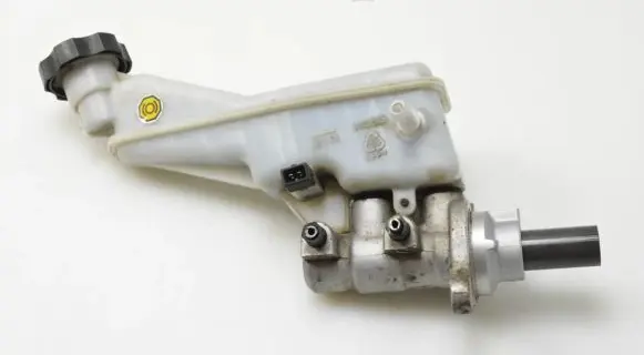 Hyundai i40 Master brake cylinder