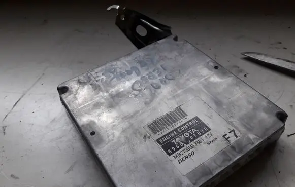 Toyota Corolla Verso AR10 Engine control unit/module 896610F070