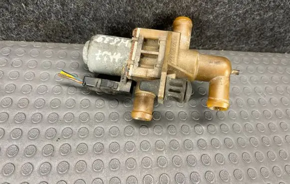 Mercedes-Benz Vito Viano W639 Coolant heater control valve 0018300684