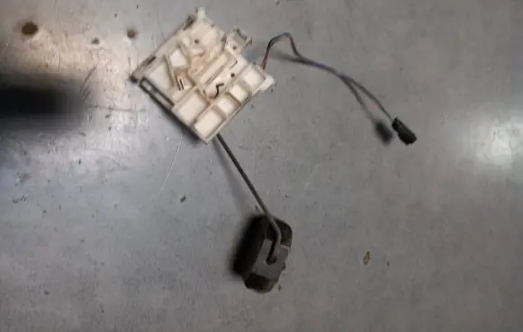 Opel Zafira A Fuel level sensor 90650129