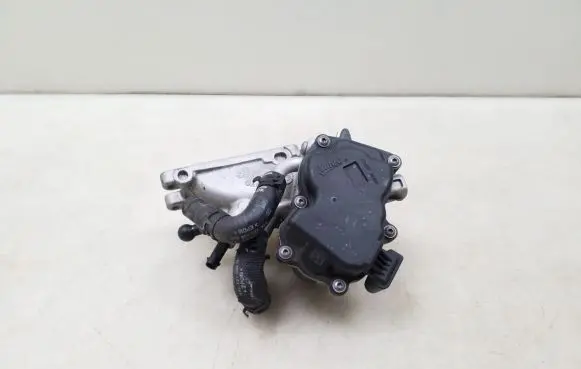 Volkswagen Tiguan Throttle valve 04L128063A