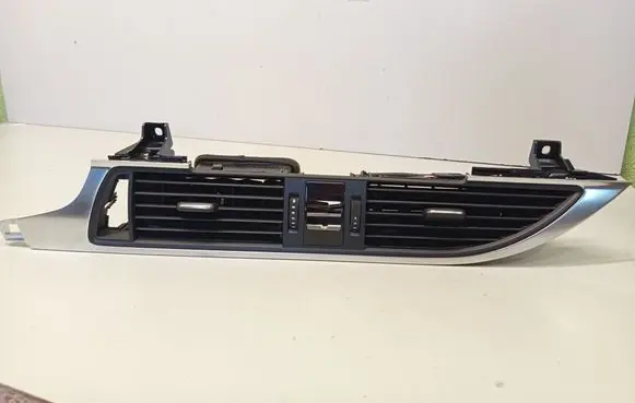 Audi A6 S6 C7 4G Dash center air vent grill 4G1820951