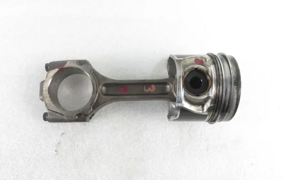 Hyundai Santa Fe Piston with connecting rod