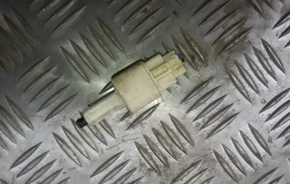Toyota Aygo AB10 Brake pedal sensor switch 2701y70