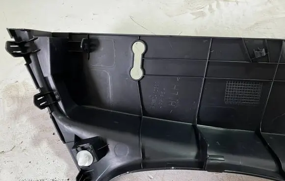 Toyota Auris E180 Rear seat side bottom trim 6255202300