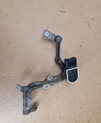 Mercedes-Benz E AMG W213 Rear air suspension level height sensor A0009053704