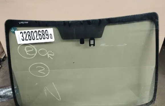 Mazda 5 Front windscreen/windshield window 