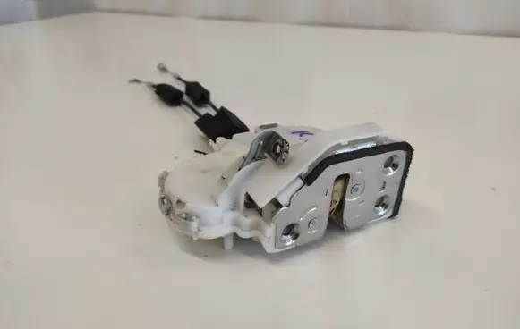 Honda CR-V Rear door lock 72651SWAJ1