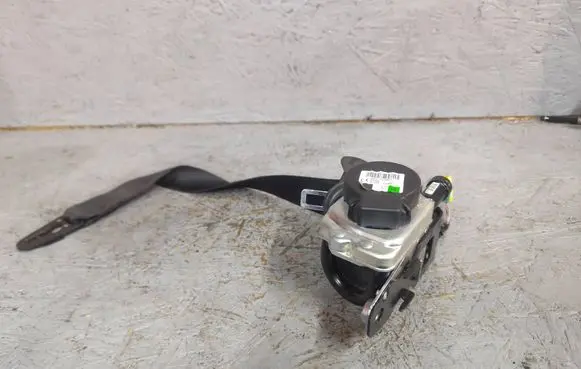 Mercedes-Benz C W205 Front seatbelt 622765800 95R0000