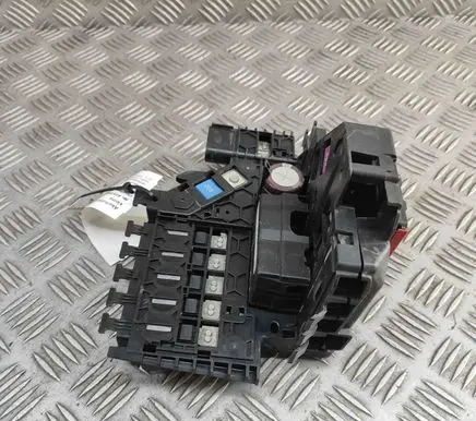 Mercedes-Benz C W205 Current control relay A0009822223