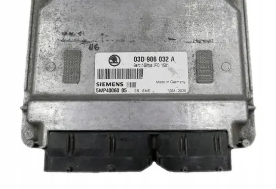 Skoda Fabia Mk1 (6Y) Engine control unit/module 03D906032A 5WP4006005