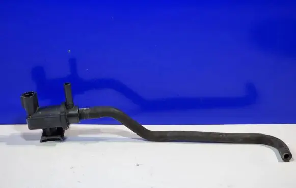 Engine mount vacuum valve