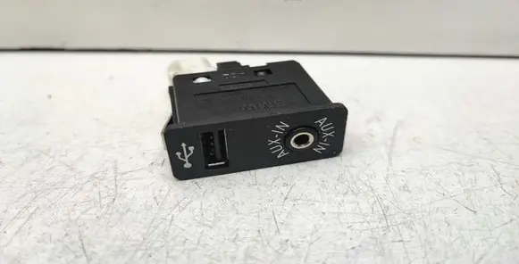 BMW 5 F10 F11 AUX in-socket connector 9237653