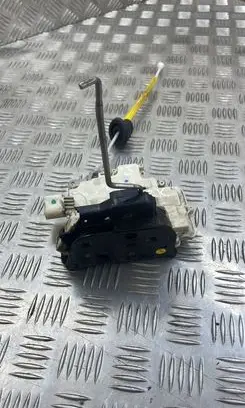 Audi A3 S3 8P Front door lock