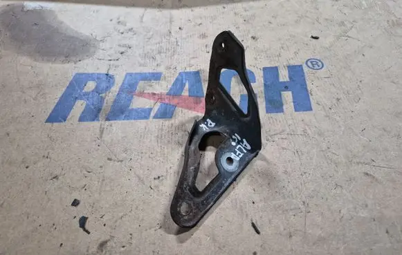 Alfa Romeo 159 Fender mounting bracket