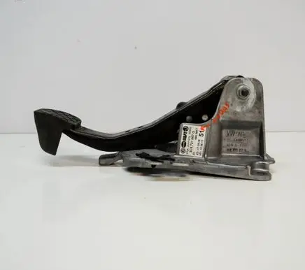 Volkswagen PASSAT CC Brake pedal