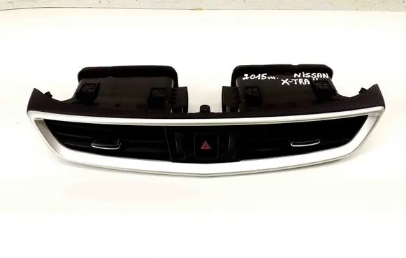 Nissan X-Trail T32 Dashboard air vent grill cover trim 687504CE0A