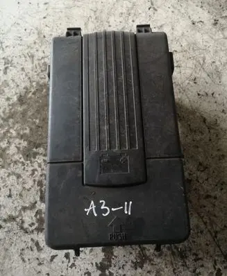 Audi A3 S3 8P Battery box tray cover/lid 3C0915443A