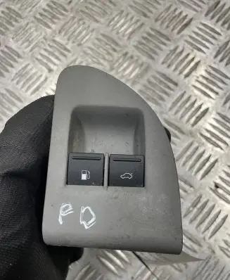 Volkswagen Touareg I Tailgate opening switch 7L6867376