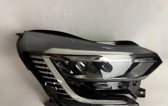 Renault Captur II Headlight/headlamp 260104900R