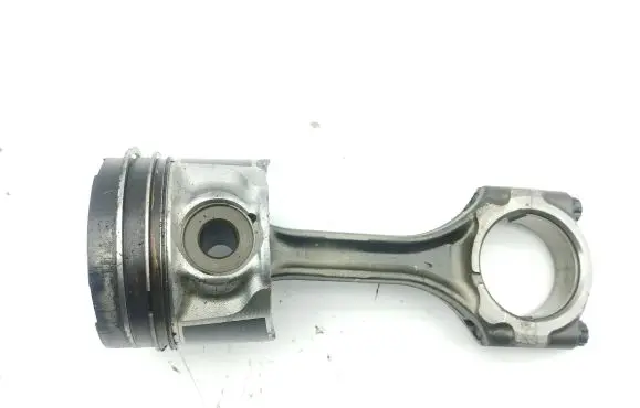 Toyota Avensis T270 Piston with connecting rod