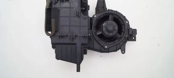 Nissan Pathfinder R52 Heater blower radiator